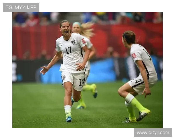 美国女足球星摩根精彩瞬间展现自信与实力 打破赛场界限成就传奇